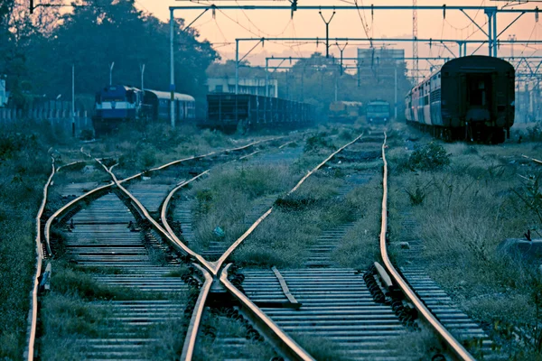 铁路轨道合并 铁路轨道上的一组点 印度马哈拉施特拉邦浦那 — 图库照片