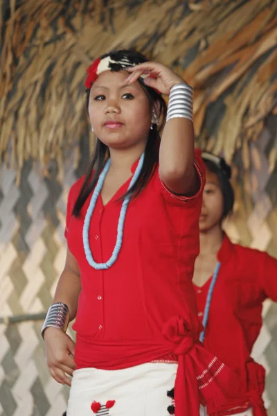Φυλές Nyishi Κορίτσια Που Κάνουν Χορό Στο Διεθνές Πολιτιστικό Φεστιβάλ — Φωτογραφία Αρχείου
