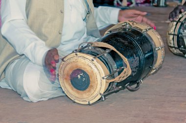 Dholak, Dholki, Naal (Çift başlı el davulcusu)