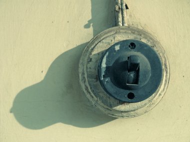 eski elektrik duvar kapama içinde pozisyon, yakın çekim