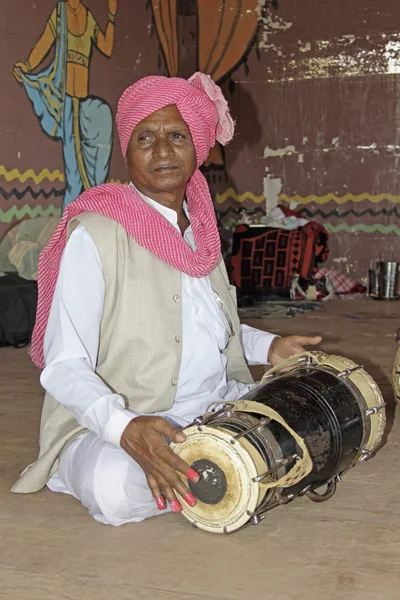 Dholak Dholki Naal Doppio Testa Mano Tamburo Esecutore — Foto Stock