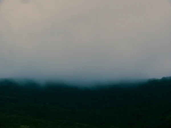 Nubes Niebla Lluvia Monzónica Sobre Colinas Bosques Durante Temporada Lluvias —  Fotos de Stock