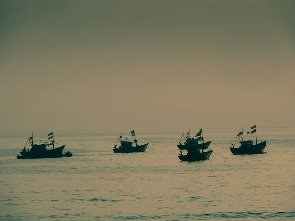 Рибальські Моторні Човни Сансет Велнешвар Ратнаґірі Махараштра Індія — стокове фото