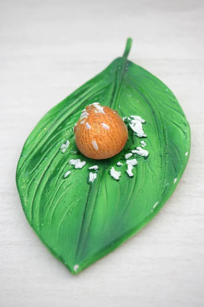 Hoja de betel con nuez de betel — Foto de Stock