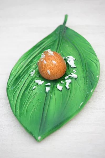 Hoja de betel con nuez de betel — Foto de Stock