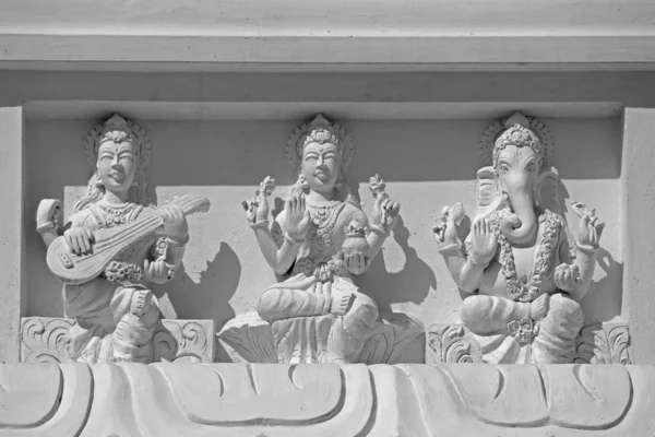 Statuen von Lord Saraswati, Lord Laxmi und Lord Ganesha — Stockfoto