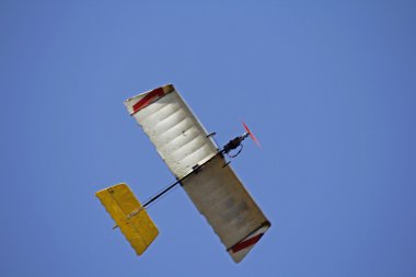 Rc model uçak uçan