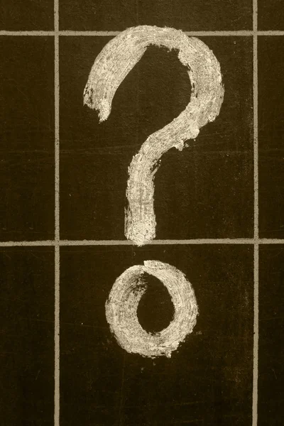 Question-mark handwritten on black chalkboard — Stock Photo, Image