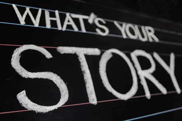 Vad är din berättelse fråga skrivit på tavlan — Stockfoto
