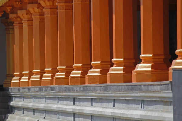 Pilares projetados no Templo Shrinath Mhaskoba, Kodit, Sasvad, Mah — Fotografia de Stock