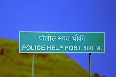 Polis yol yan kurulu sonrası yardım