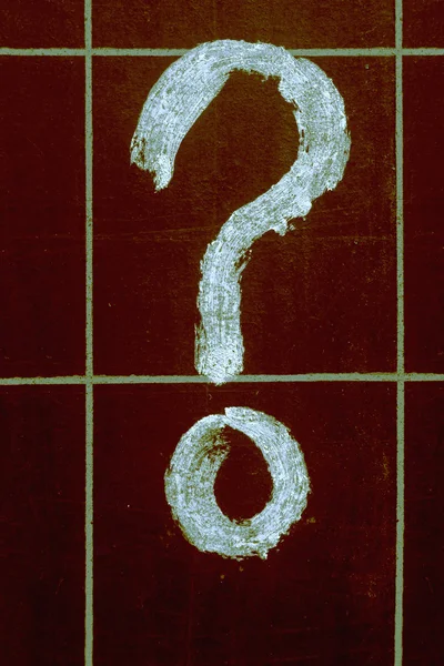 Question-mark handwritten on black chalkboard — Stock Photo, Image