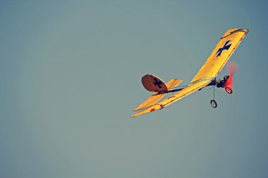 Rc model uçak uçan