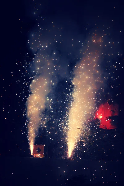 Fogos de artifício por ocasião do festival indiano de luzes, Diwali — Fotografia de Stock