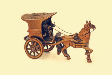 Antik kaplama pirinç at arabası heykel