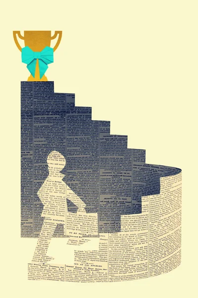 Zakenman intensivering van een trap. Model gemaakt met papier — Stockfoto