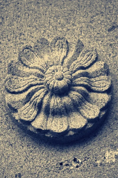 Tallado en piedra de flores en el templo de Changwateshwar cerca de Saswad, Mahar — Foto de Stock