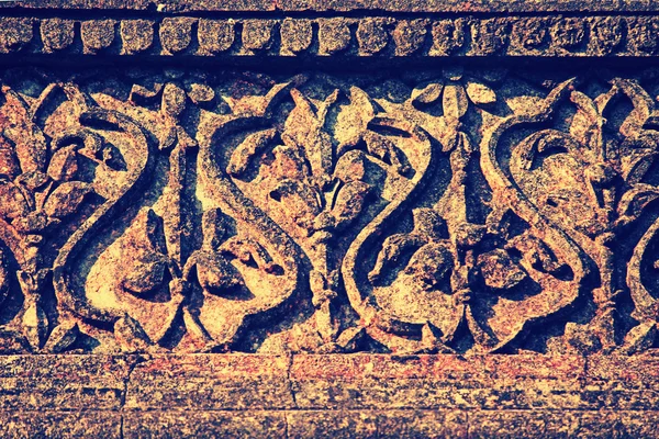 Gravure sur pierre florale au temple de Sangameshwar près de Saswad, Maharas — Photo