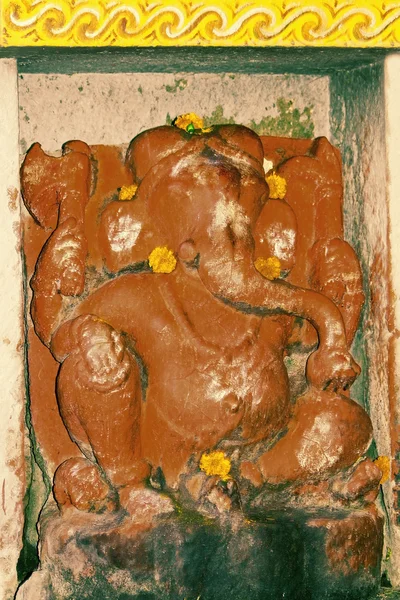 Sculpture du Seigneur Gajanana au temple de Sangameshwar près de Saswad, M — Photo