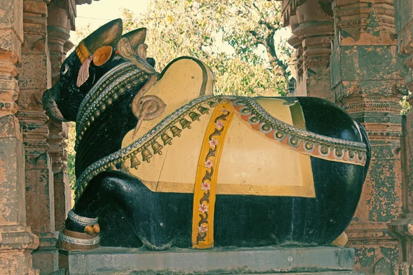 Nandi au temple de Sangameshwar près de Saswad, Maharashtra, Inde — Photo