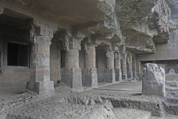 Piliers sculptés à Aurangabad Cave No. (') , — Photo