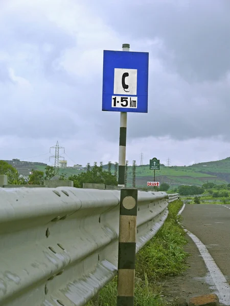 Public Telephone Booth Ahead, Roadsign Board — Stock Photo, Image