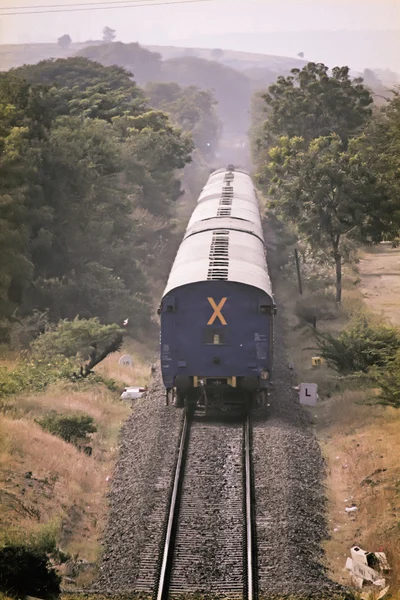 Pociąg Torze Kolejowym Ramdarya Pune Maharashtra Indie — Zdjęcie stockowe