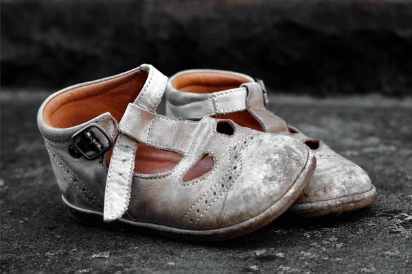 Versleten Kinderschoenen — Stockfoto