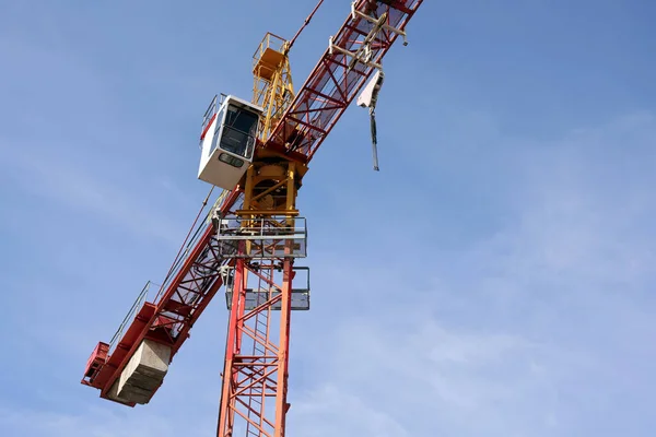 Grúa Construcción Contra Cielo Nublado —  Fotos de Stock