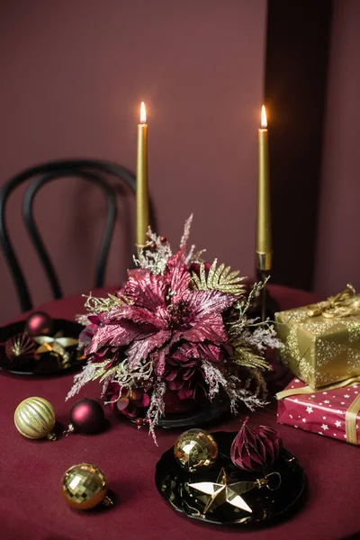 Kerstvakantie Huis Decor Bourgogne Stijl Gouden Voorwerpen — Stockfoto