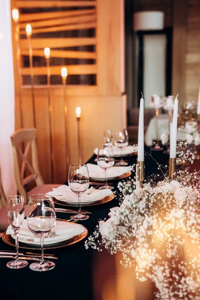 Tavolo Festivo Con Bicchieri Decorazione Una Festa Ristorante Lusso — Foto Stock