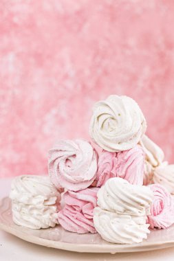 Marshmallow renkli meyve pembesi ve beyaz tatlı se