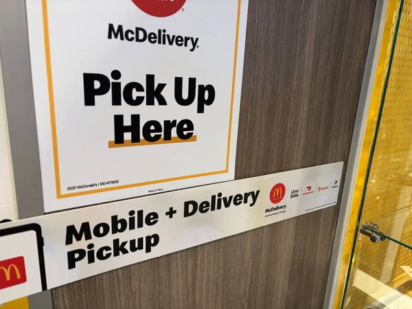 Pittsburgh PA - 20 Kasım 2025 - McDonalds Toplama Bölgesi