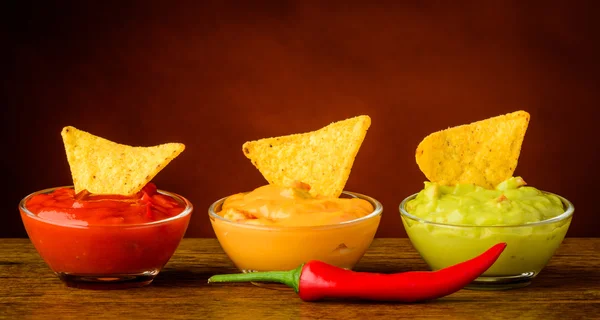 Torlilla cips ve nacho dip - Stok İmaj