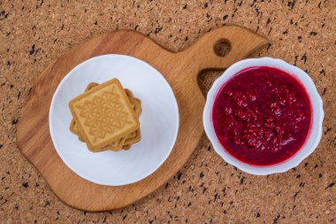 Ahududu reçeli ile tost