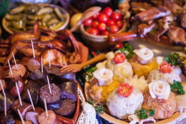 Güzel dekore edilmiş et ve meyve düğün