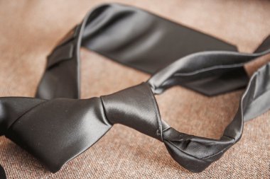 Güzel, parlak gri kravat damat için