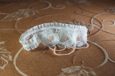 beyaz gelinlik jartiyer bride için