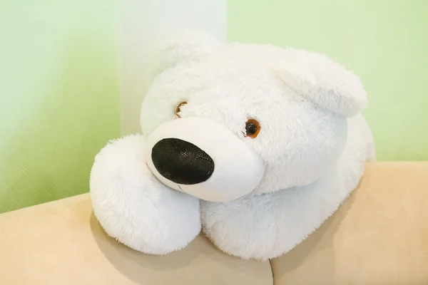 Brinquedo urso branco — Fotografia de Stock