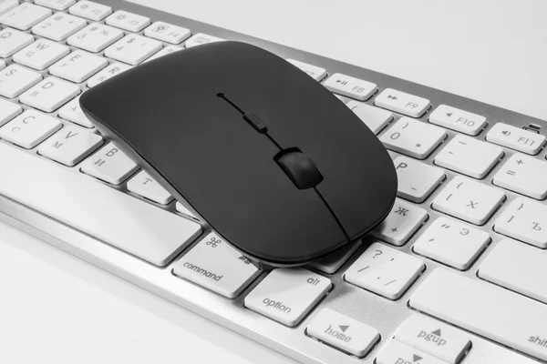 白色背景上的键盘和鼠标 — 图库照片