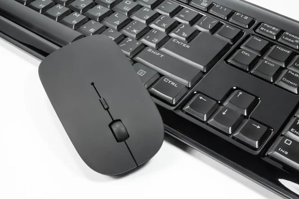 Tastatur und Maus auf weißem Hintergrund — Stockfoto