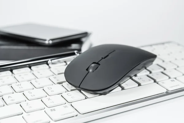 Notepad, keyboard  and cell phone on white background — Stock Photo, Image