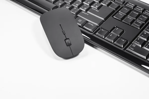 Clavier et souris sur fond blanc — Photo