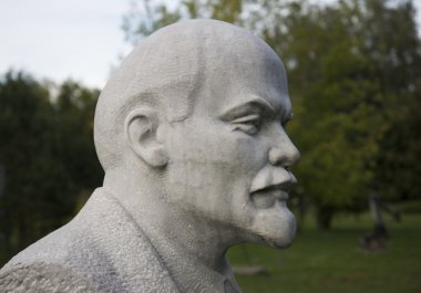 Beyaz Lenin büstü