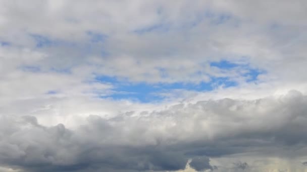 Nubes en movimiento en el cielo — Vídeos de Stock