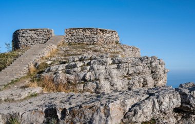 El-Petri dağındaki gözlem güvertesi. Kırım Cumhuriyeti, Ukrayna. 20 Eylül 2020 akşamı,.