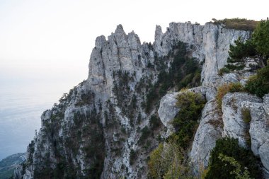 Al Petri dağının tepesinde. Kırım Cumhuriyeti, Ukrayna. 20 Eylül 2020 akşamı,.