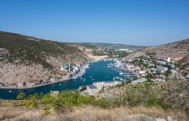 Ukrayna 'nın Kırım Cumhuriyeti' ndeki Balaklava Körfezi. Güneşli bir gün 23 Eylül 2020.