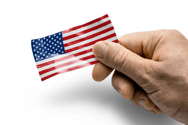 Mão segurando um cartão com uma bandeira nacional os Estados Unidos da América — Fotografia de Stock