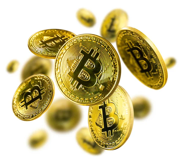 Guld Bitcoin mynt flyger på en vit bakgrund — Stockfoto